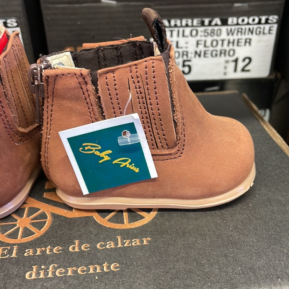 small boots - Picture 5 of 5